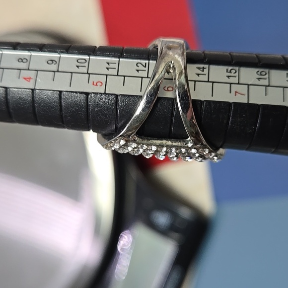 Silver Tone Rhnistones Ring Size 6 - Picture 10 of 17